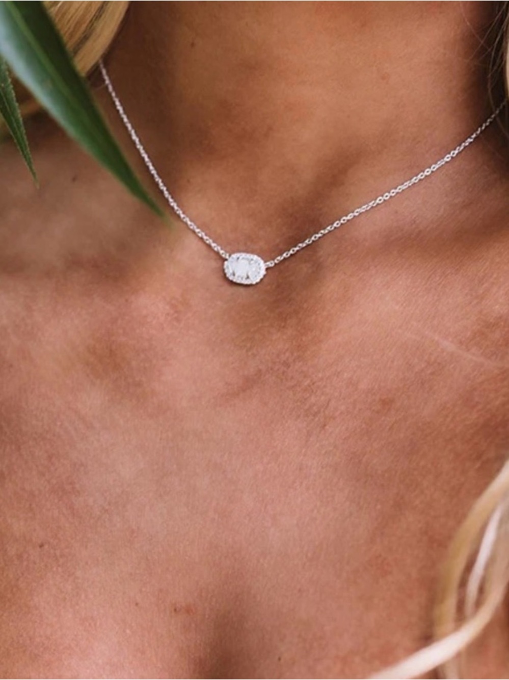 NWT KENDRA SCOTT CHELSEA SILVER/RHODIUM IRIDESCENT DRUSY PENDENT - Picture 2 of 9